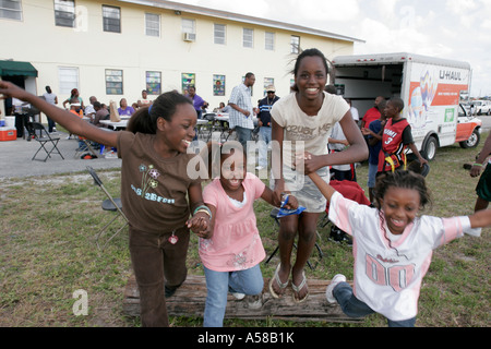 Miami Gardens Florida,Community Development Corporation,Father Appréciation Day,minorité,faible revenu,pauvreté,familles parents parents enfants Banque D'Images