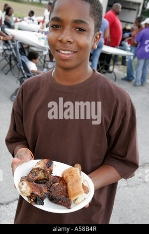 Miami Gardens Florida,Community Development Corporation,Father Appréciation Day,minorité,faible revenu,pauvreté,familles parents parents enfants Banque D'Images