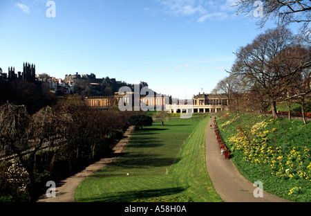 Les Galeries nationales d'Écosse à partir de la partie est de Princes Street Gardens Edinburgh Banque D'Images