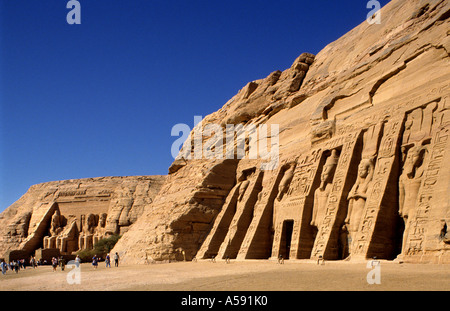 Temple d'Hathor Abu Simbel Egypte Statues de Néfertari Ramsès II xixe dynastie Banque D'Images