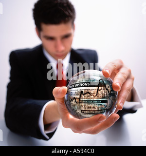 BUSINESSMAN WITH CRYSTAL BALL BOURSE WALL-STREET Banque D'Images