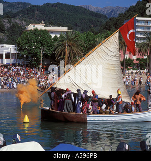 Scène au cours de la bataille contre les chrétiens Moors re adoption Fiesta dans le Port de Soller Mallorca Baleares Espagne 10 mai 2003 Banque D'Images