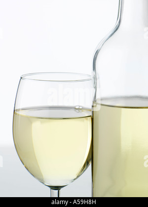 Verre à vin et bouteille de vin Banque D'Images