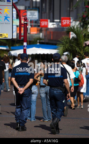 Policiers municipaux en poste au centre de 'Saint-Denis', 'Réunion' Banque D'Images