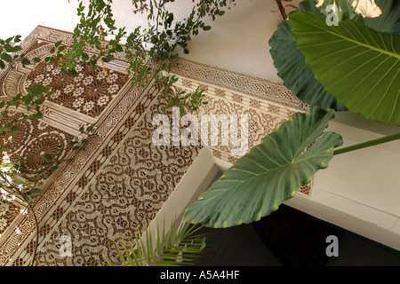 Maroc Marrakech Maison Tisikwin décoration plâtre sculpté Banque D'Images