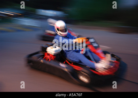 Go Karts vue depuis le go kart appareil photo le kart avec blur et forte Banque D'Images