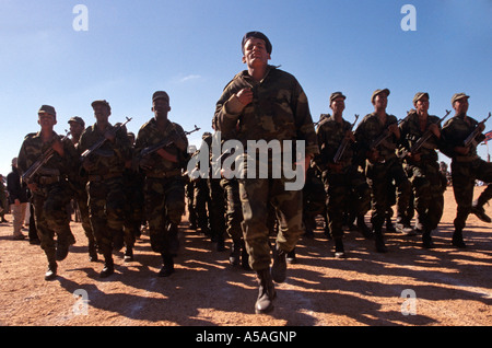 Soldiers marching à parade lors de la fête de l'indépendance du Sahara occidental, Banque D'Images