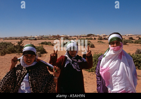 Les femmes sahraouies dans un camp de réfugiés de Tindouf en Algérie de l'Ouest Banque D'Images