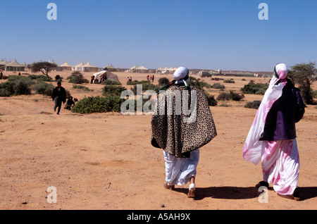 Les femmes sahraouies dans un camp de réfugiés de Tindouf en Algérie de l'Ouest Banque D'Images