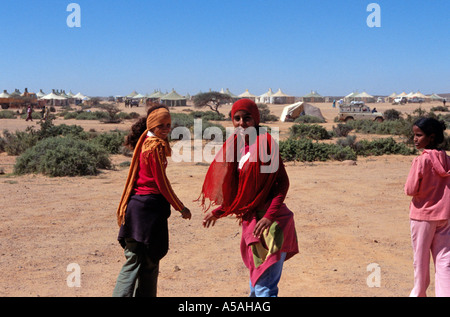 Les femmes sahraouies dans un camp de réfugiés de Tindouf en Algérie de l'Ouest Banque D'Images