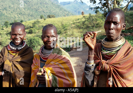 Trois femmes ougandaises en Ouganda Afrique Banque D'Images