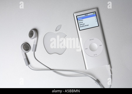 L'Ipod Nano sur un ordinateur portable Mac Banque D'Images