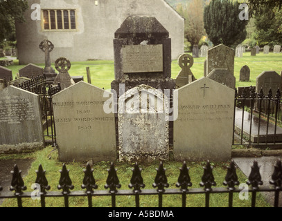 William Wordsworth a tombe dans le parc de st oswald's Church, Grasmere, Cumbria, Lakes District, England, UK Banque D'Images