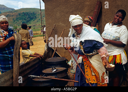 Les populations tribales et la cuisson, Afrique du Sud Banque D'Images