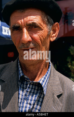 Un portrait d'un homme âgé au Kosovo Banque D'Images