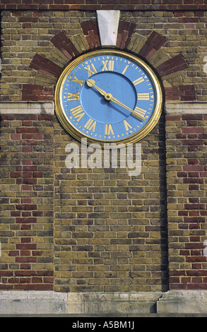 Tour de l'horloge de l'ancienne usine de petit calibre Royal Banque D'Images