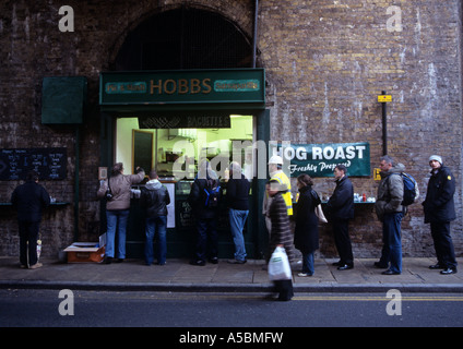 Les clients queue devant Hobbs baguettes à Londres de décrochage Banque D'Images