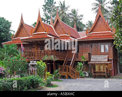 Maison traditionnelle Thai House Inn Lamai Beach l'île de Ko Samui Thailande Banque D'Images