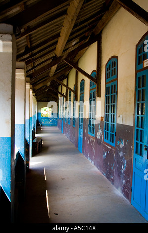 L'Hôpital colonial français anciens squatters maintenant Residence Luang Prabang au Laos Banque D'Images