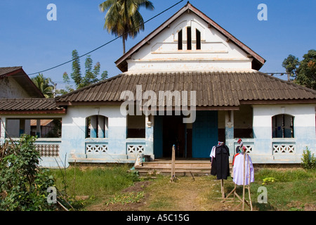 L'Hôpital colonial français anciens squatters maintenant Residence Luang Prabang au Laos Banque D'Images