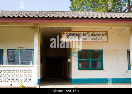 L'Hôpital colonial français anciens squatters maintenant Residence Luang Prabang au Laos Banque D'Images