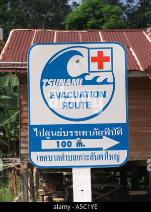 Chemin d'évacuation Tsunami signer Ko Lanta island Thaïlande Banque D'Images