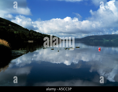 Lough Derg, comté de Tipperary, Irlande, lac réflexions sur la plus longue rivière d'Irlande Banque D'Images