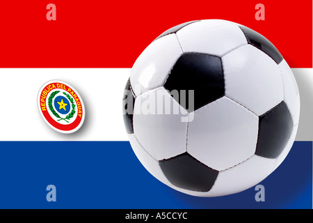 Ballon de soccer contre le Paraguay flag Banque D'Images