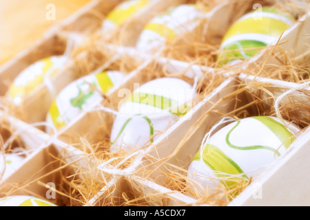 Oeufs de Pâques dans une boîte, close-up Banque D'Images