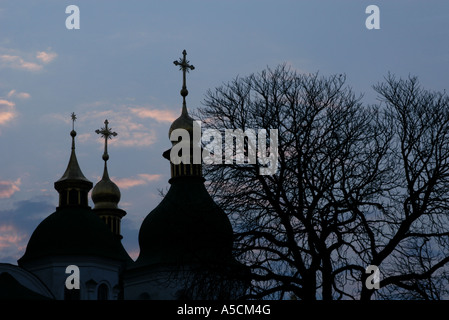 Les dômes de la Cathédrale Sainte-Sophie à Kiev, Ukraine, au coucher du soleil Banque D'Images