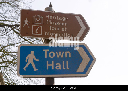 Signalisation touristique à Arundel, Sussex de l'Ouest. Banque D'Images