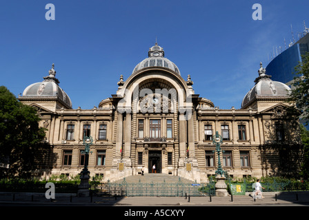 L'édifice éclectique de Romanian Savings Bank (Casa de Economii si consemnatiuni ou CEC), Bucarest, Roumanie Banque D'Images