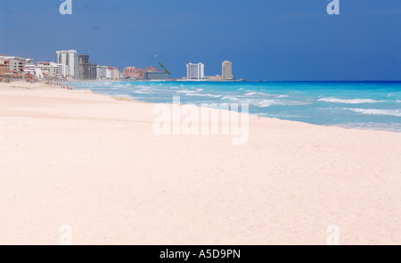 Playa Marlin partie de la longue plage de Cancun Mexique péninsule du Yucatan Banque D'Images