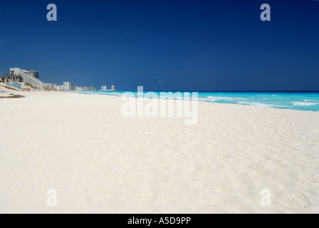 Playa Marlin partie de la longue plage de Cancun Mexique péninsule du Yucatan Banque D'Images