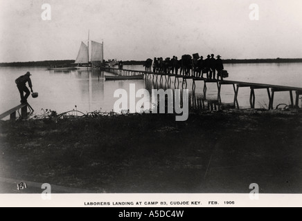 Voir l'équipage d'arriver pendant la construction de l'extension du chemin de fer à Key West en Floride Banque D'Images