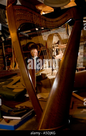 Allan shiers bouilloire Telynau Teifi harpe Llandysul Ceredigion Pays de Galles dans son ancien atelier où il a fait son premier harps, le Pays de Galles UK Banque D'Images