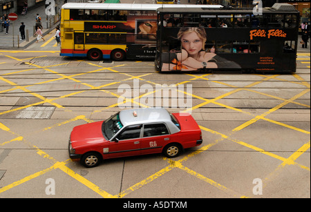 Taxi rouge dans l'île de Hong Kong, Chine Banque D'Images