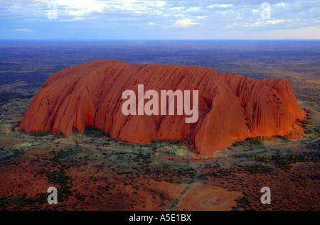 Uluru (Ayers Rock) au lever du soleil, de l'Australie, Territoire du Nord Banque D'Images