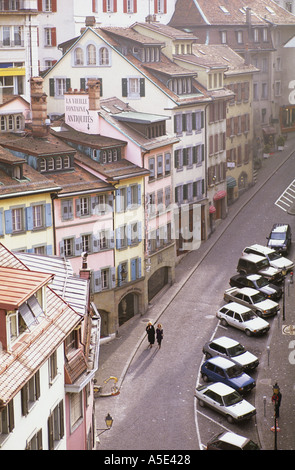 Suisse Lausanne deux femmes marchant dans une rue Banque D'Images