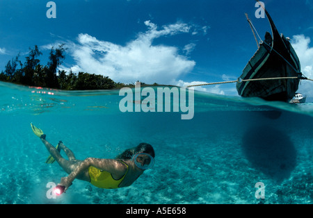 Duplex de fille, plongée maldives island Banque D'Images