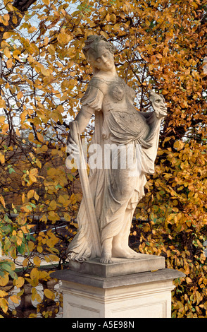 Großsedlitz bei Heidenau, Barockgarten, Figur im oberen Parterre Banque D'Images