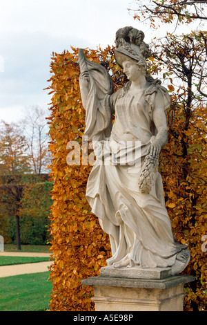 Großsedlitz bei Heidenau, Barockgarten, Figur im oberen Parterre Banque D'Images