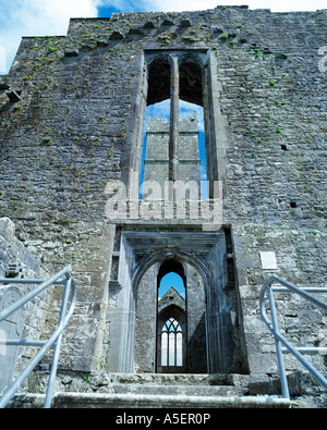 Ecclésiastique ruinée demeure dans le paysage d'Irlande, Irlande Banque D'Images