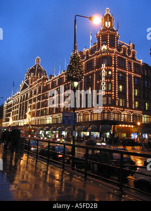 Harrods, Brompton Road Knightsbridge Royal Borough de Kensington et Chelsea Londres Angleterre Grande-Bretagne Banque D'Images