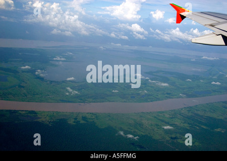 Une vue aérienne d'un avion de ligne de l'Amazonie, près de Manaus au Brésil Banque D'Images