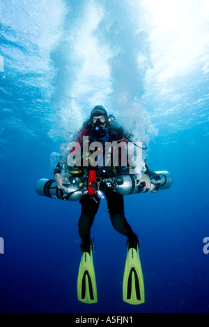 Leigh Cunningham vous permet de désactiver son gaz en préparation pour le record du monde de plongée sur épave profonde Sharm Egypte 1105 Banque D'Images