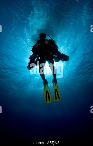 Leigh Cunningham vous permet de désactiver son gaz en préparation pour le record du monde de plongée sur épave profonde Sharm Egypte 1105, Photo Adam Butler Banque D'Images