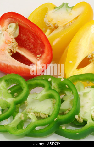 Rouge jaune et vert en tranches de poivrons doux Banque D'Images
