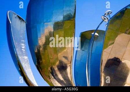 Floralis Generica fleur gigantesque Eduardo Catalano Plaza Naciones Unidas Buenoa Aires Argentine Amérique du Sud Banque D'Images