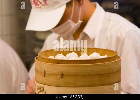 Xiaolongbao boulette de porc ou l'enveloppement à Dintaifung Taipei Taiwan Banque D'Images